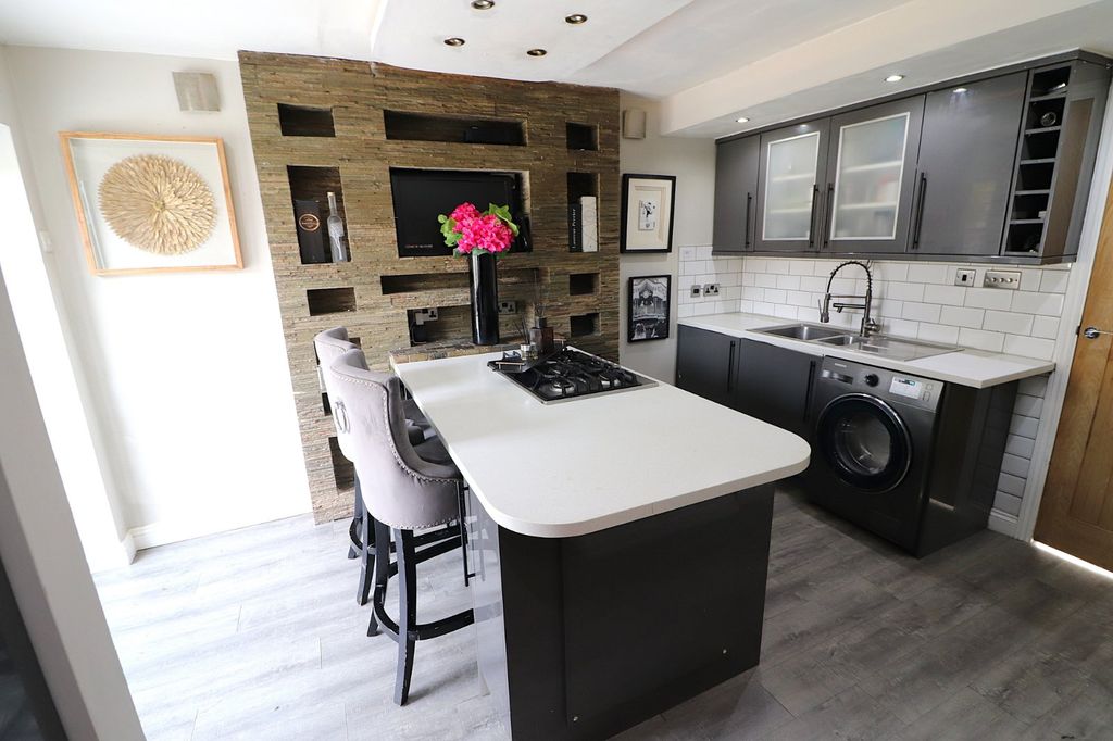 Property photo 3 of 23 Picture No. 11