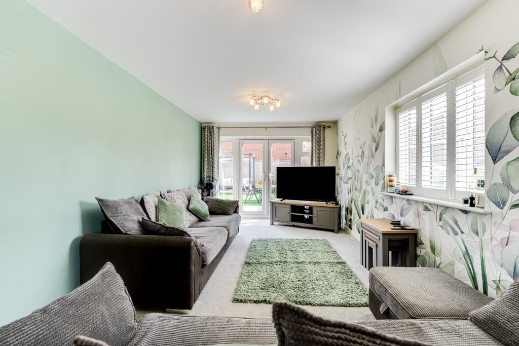 Property photo 2 of 35 2 Sherwood Close, Desborough-12.Jpg