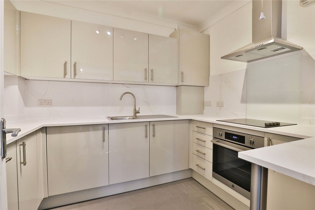 Property photo 3 of 11 Picture No. 13