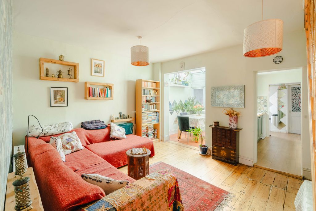 Property photo 2 of 16 13