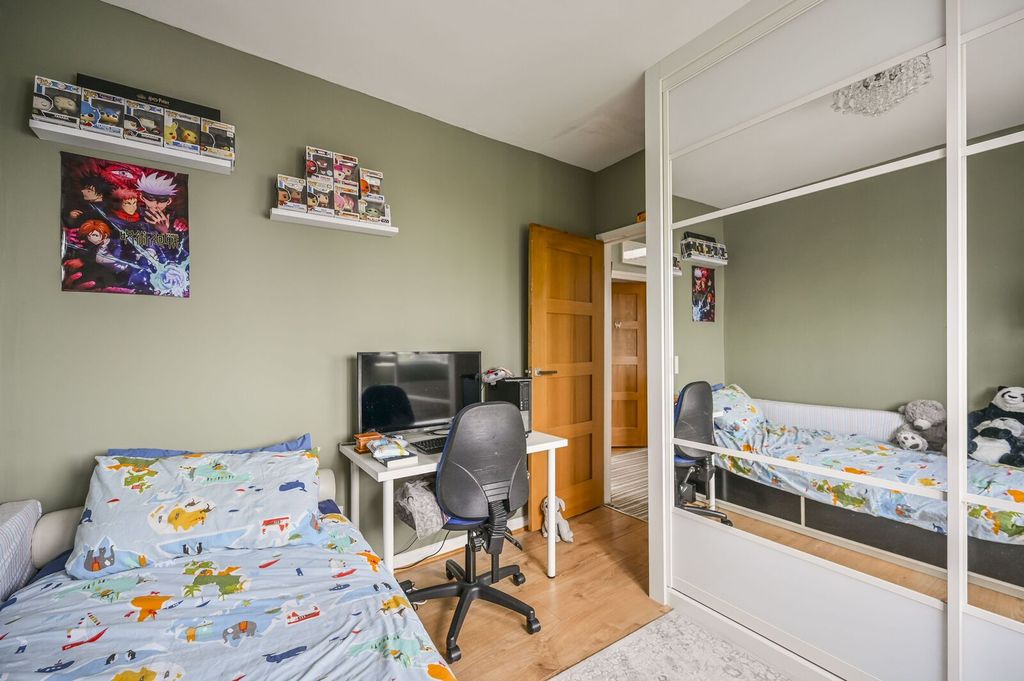Property photo 2 of 31