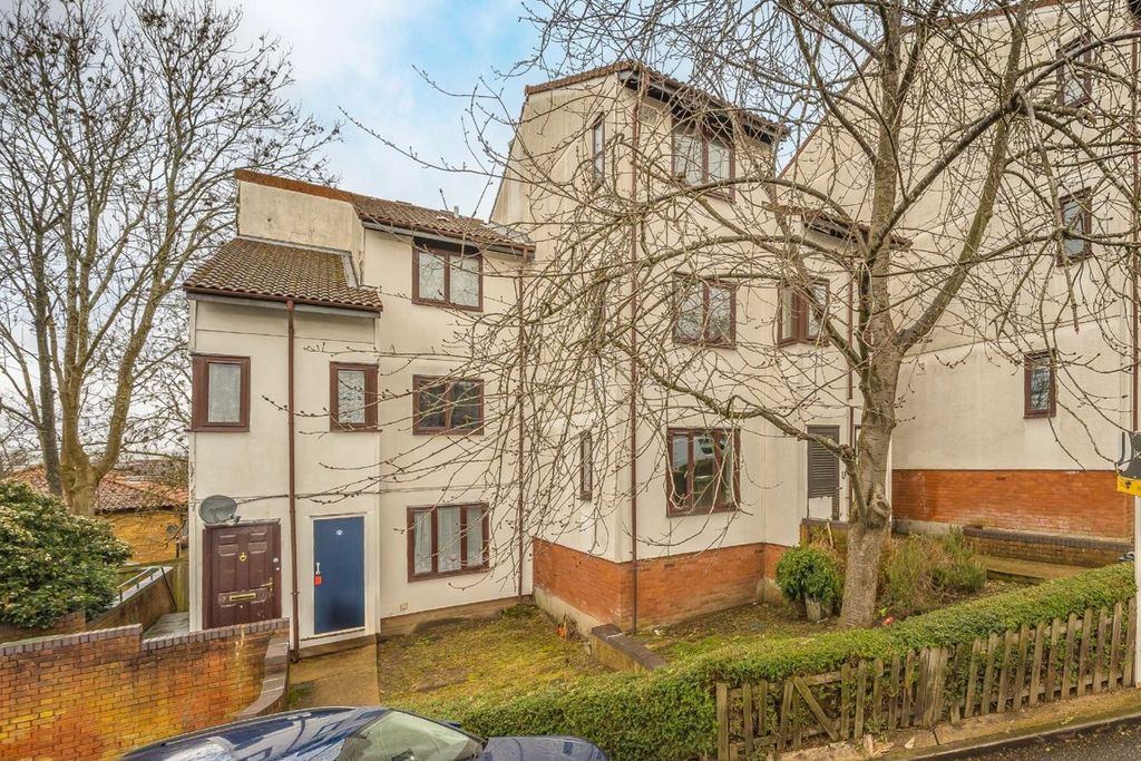 Property photo 1 of 5