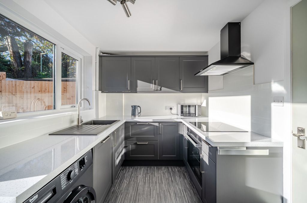 Property photo 3 of 15 1380172-34-691Af3...