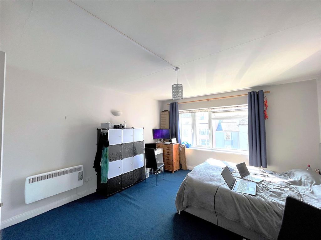 Property photo 3 of 7 Room E.Jpg