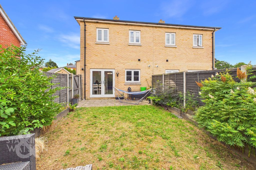 Property photo 2 of 23