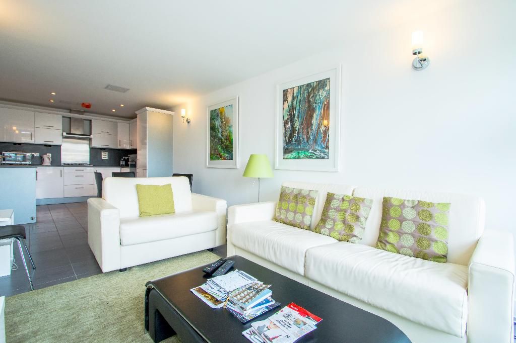 Property photo 1 of 8 Reception/Kitchen