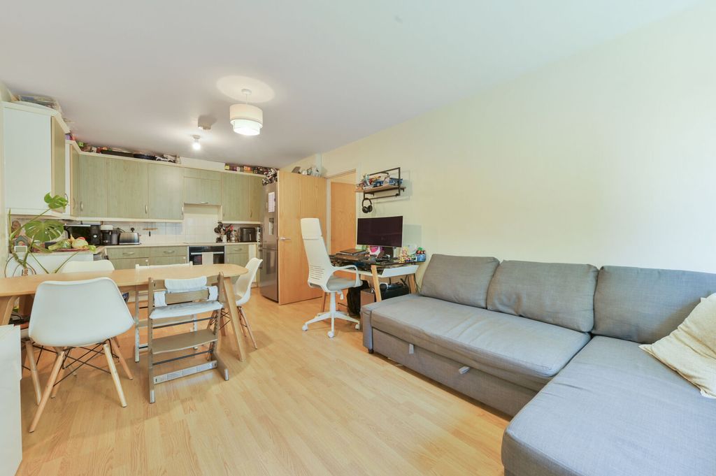 Property photo 3 of 11