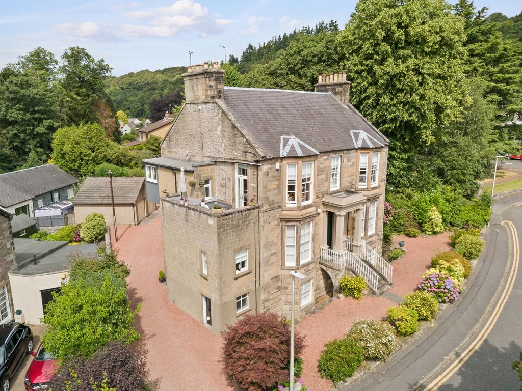 Property photo 1 of 28