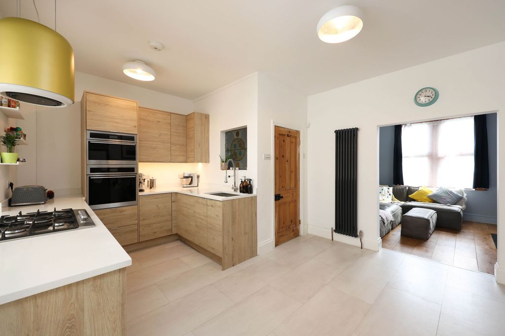 Property photo 3 of 20