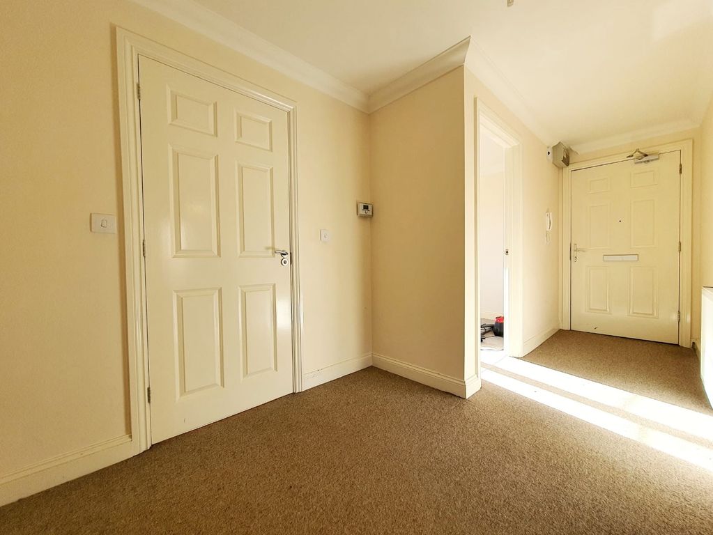 Property photo 2 of 9 Entrance Hall