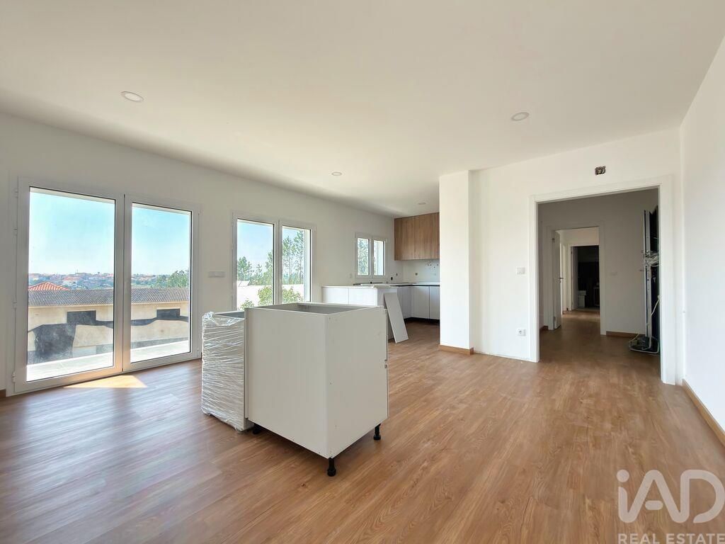 Property photo 2 of 28
