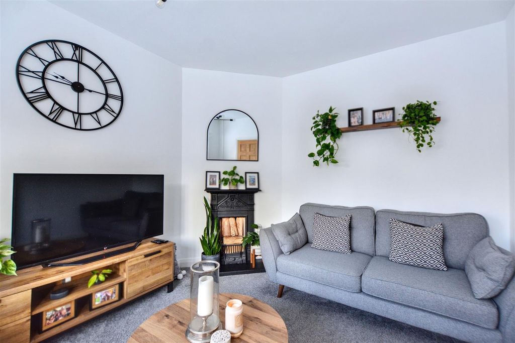 Property photo 2 of 25 Lounge