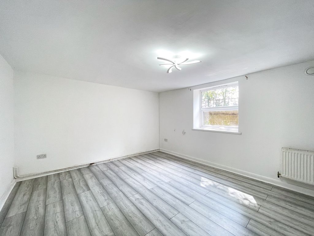 Property photo 3 of 11 4281206