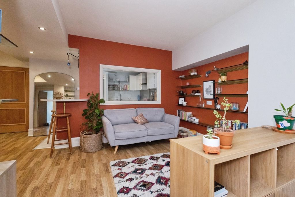 Property photo 3 of 19 Pbox-Img.Jpg
