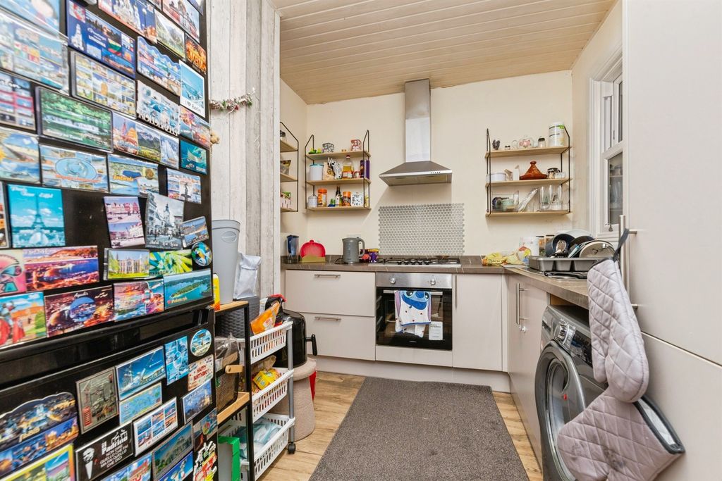 Property photo 2 of 13