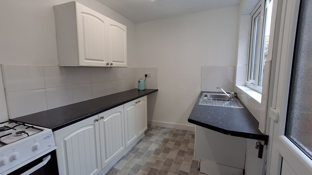 Property photo 2 of 11 Kitchen