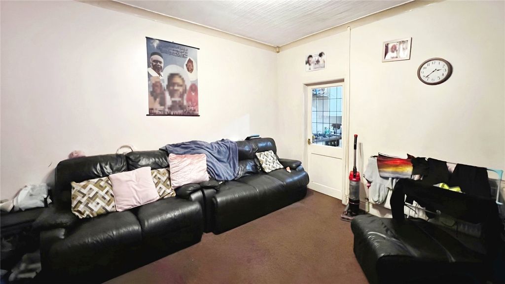 Property photo 3 of 7 Picture No. 10