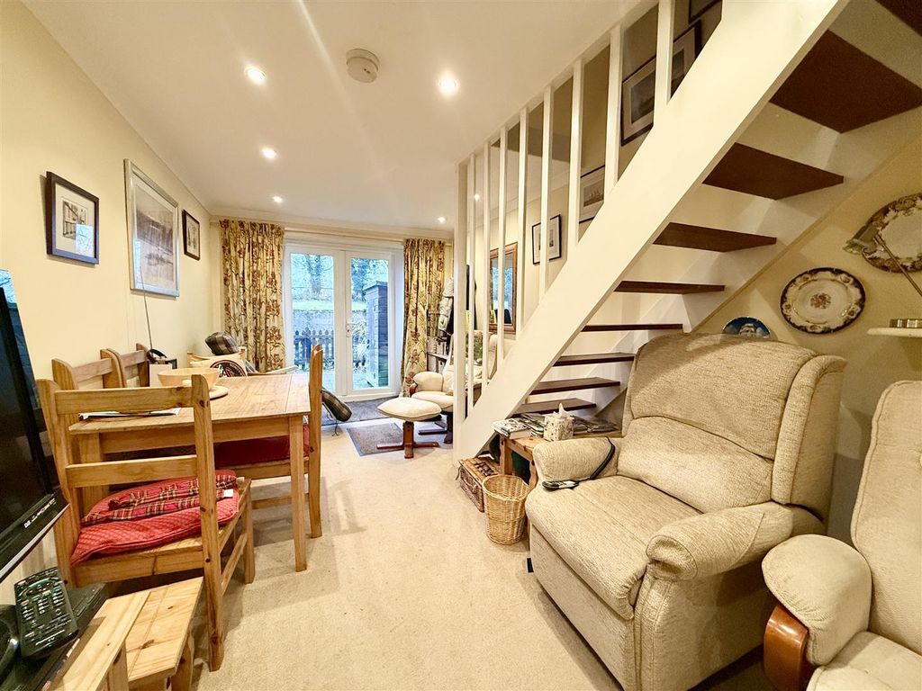 Property photo 3 of 18 Lounge Dining