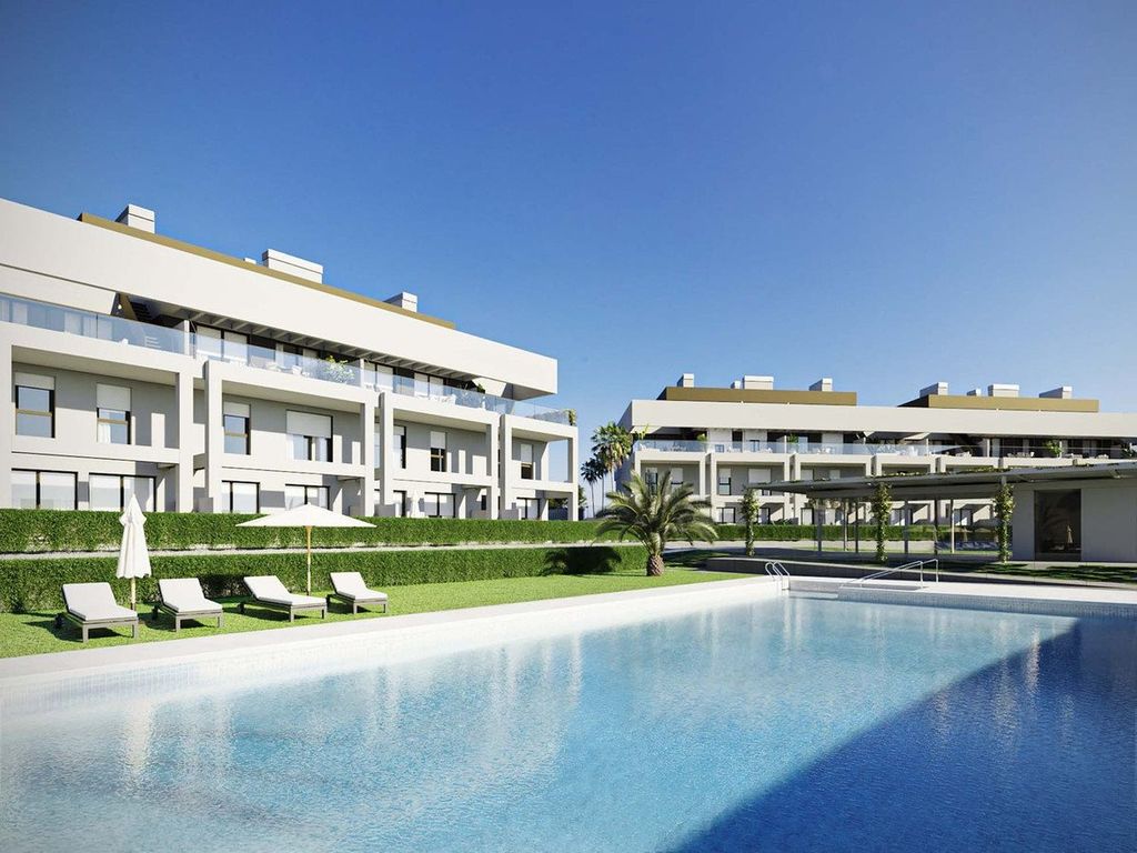 Property photo 1 of 12 Apartment, Estepona