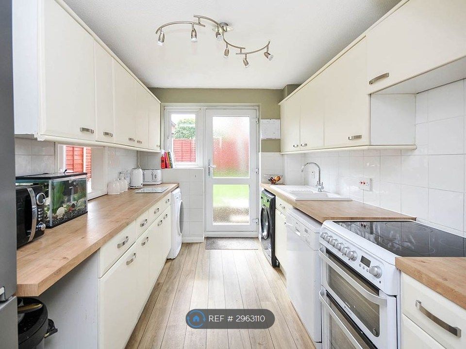Property photo 3 of 8 Kitchen
