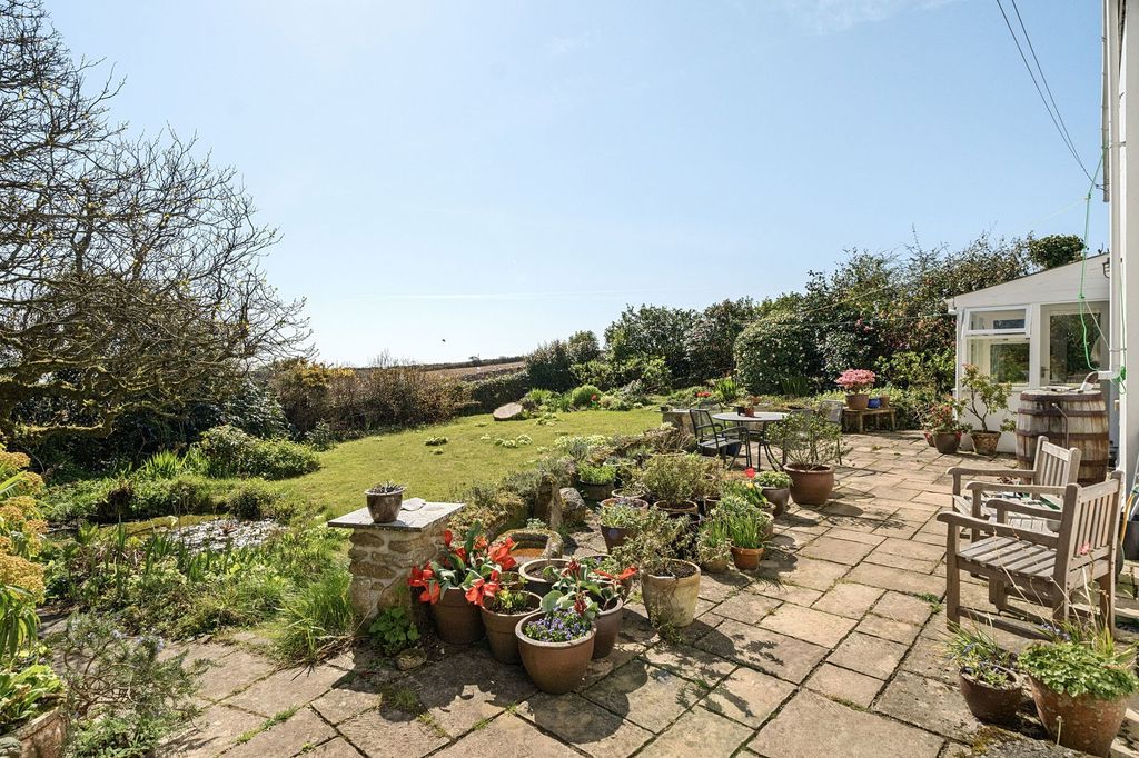 Property photo 2 of 21