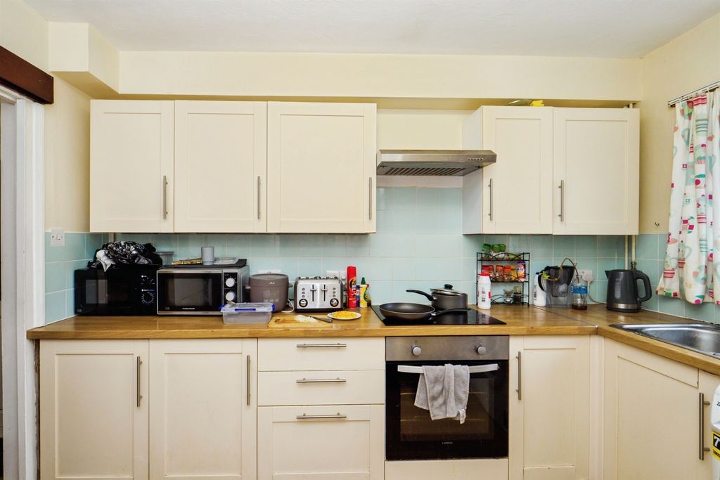 Property photo 3 of 12