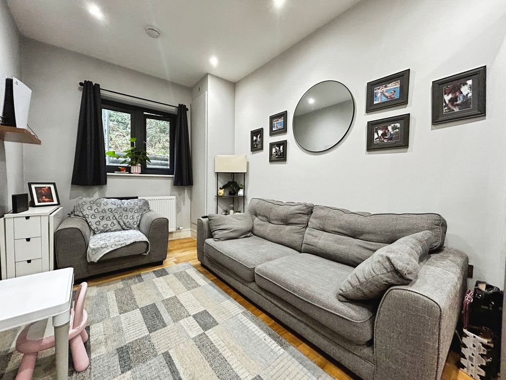 Property photo 2 of 8 Pbox-Img.Jpg