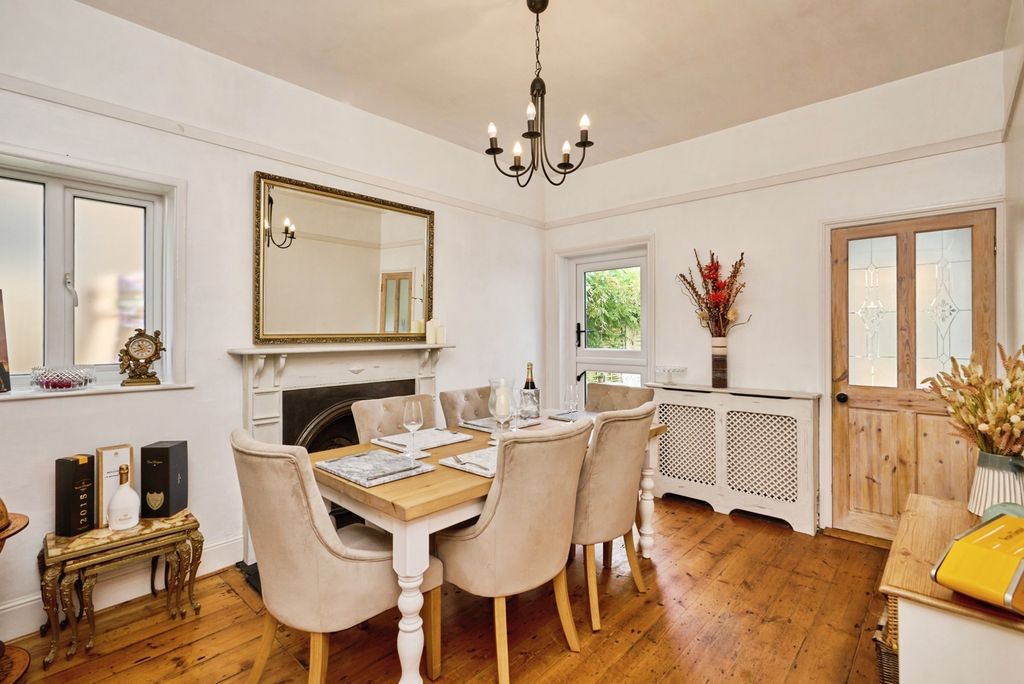 Property photo 2 of 22 Dining Room