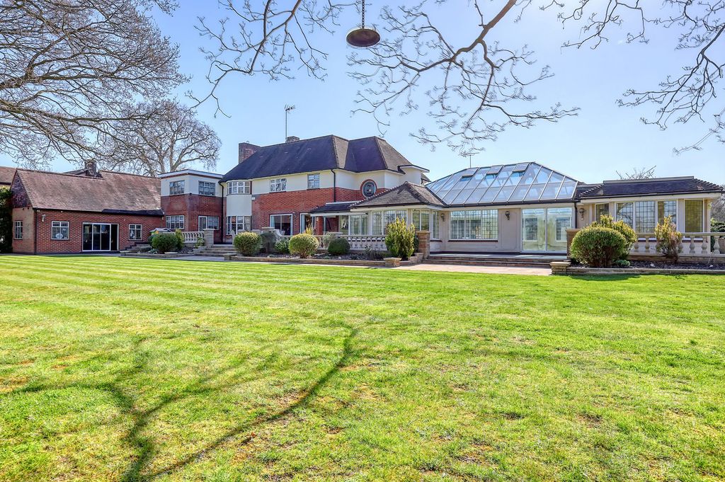 Property photo 2 of 39