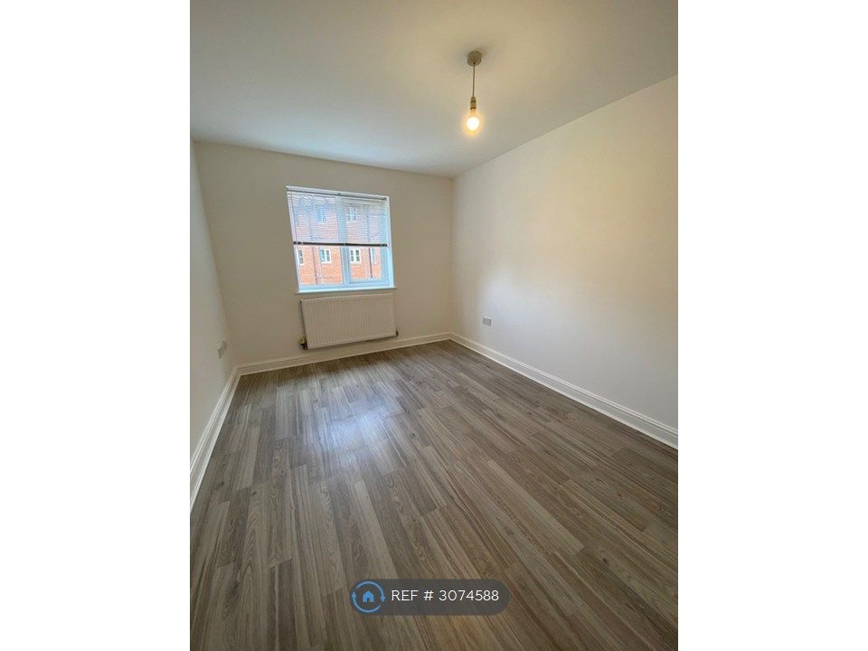 Property photo 3 of 5 Bedroom 1