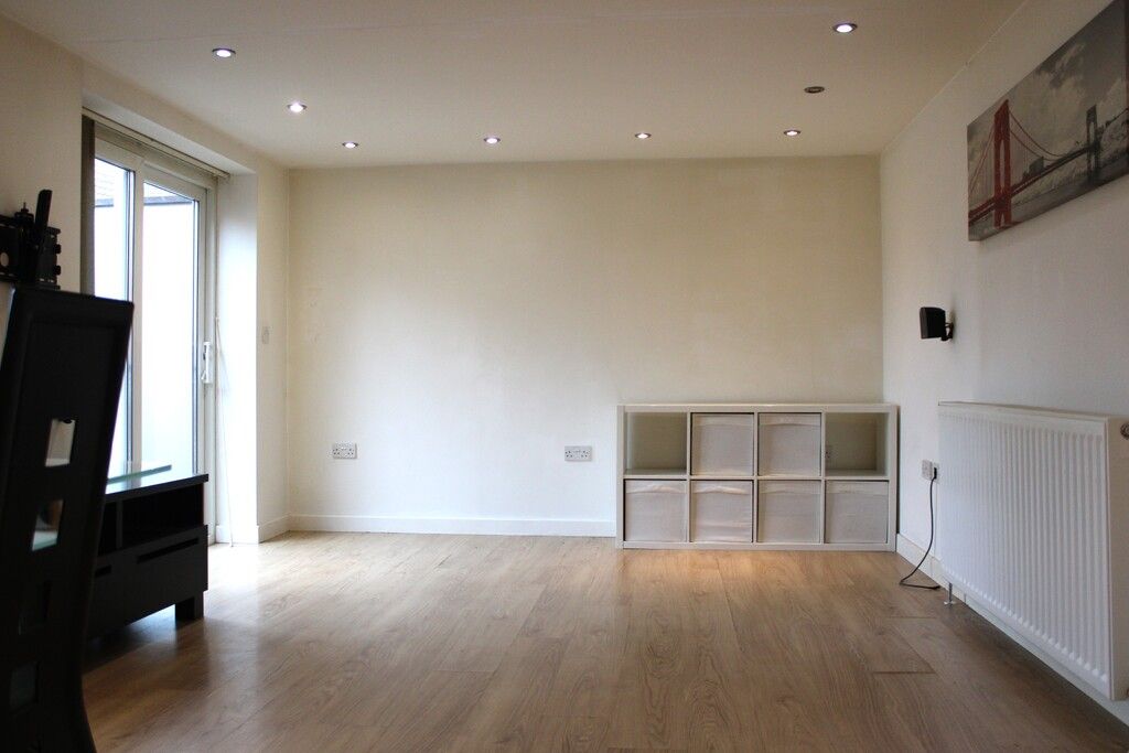 Property photo 3 of 19 Lounge