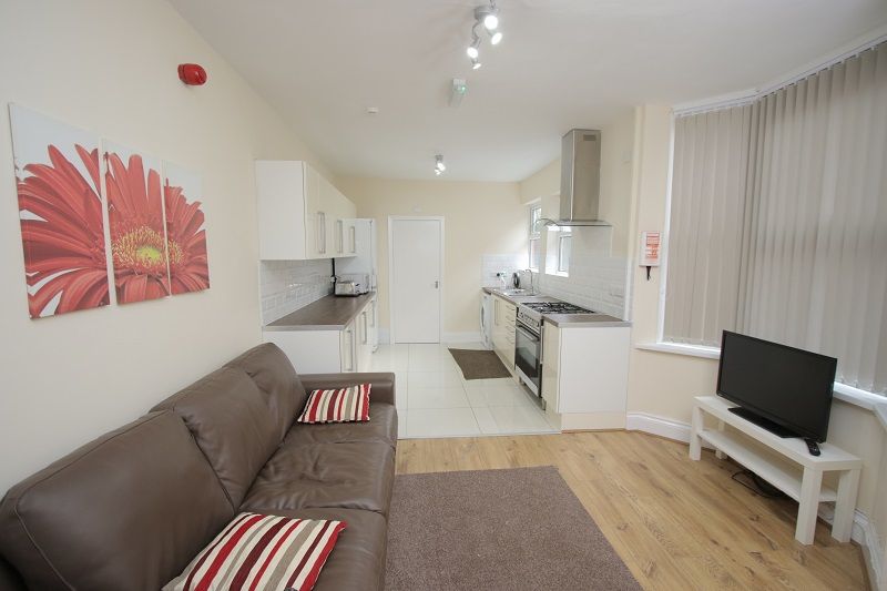 Property photo 3 of 6 Lounge