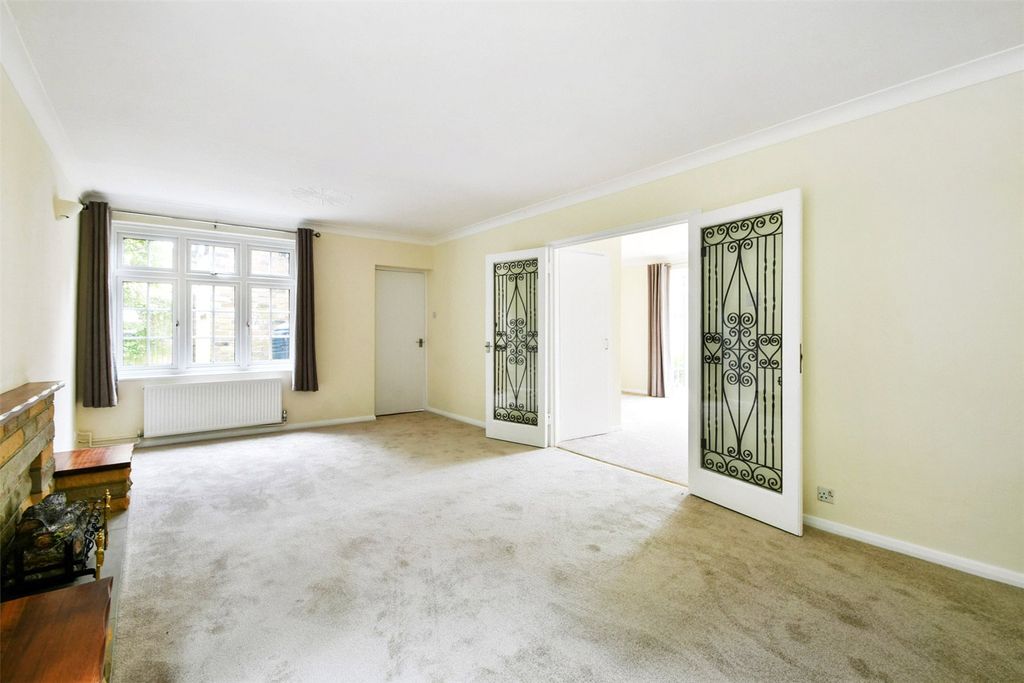 Property photo 2 of 12 Sitting Room