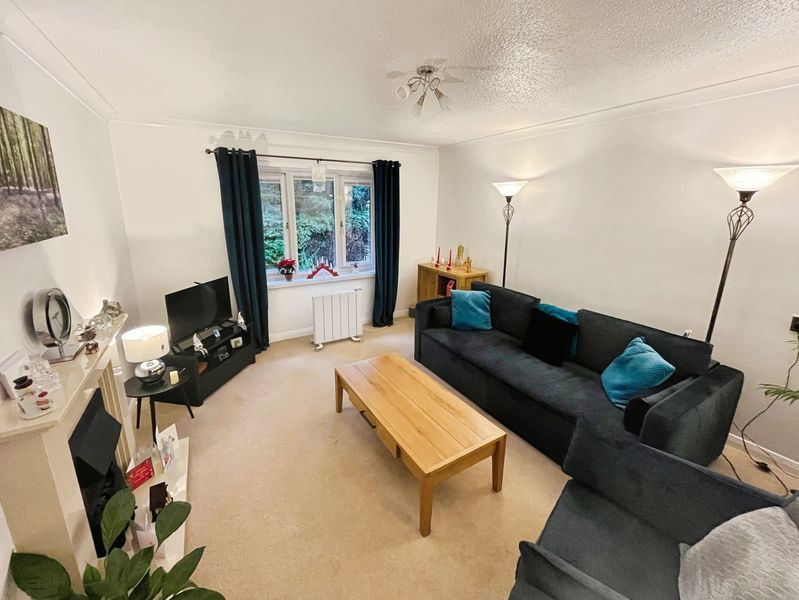 Property photo 2 of 10 Lounge