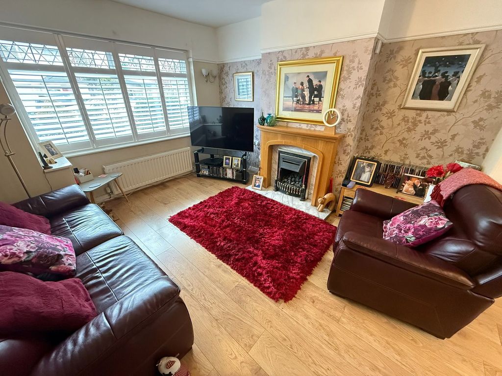 Property photo 2 of 25