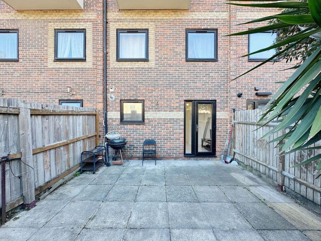 Property photo 1 of 2
