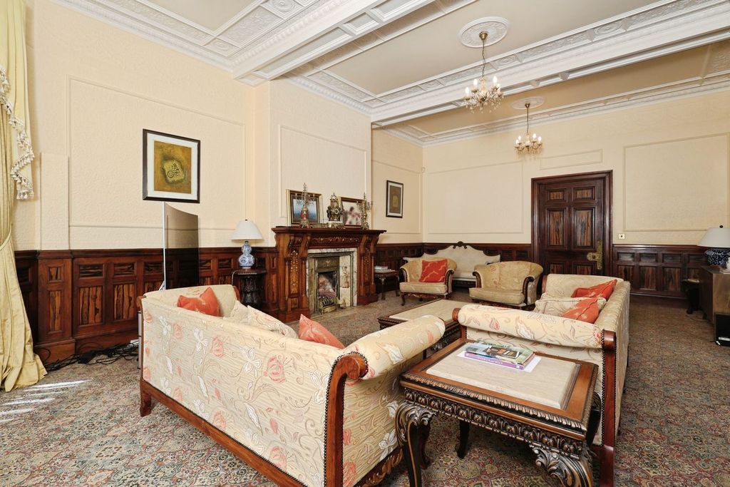 Property photo 3 of 42