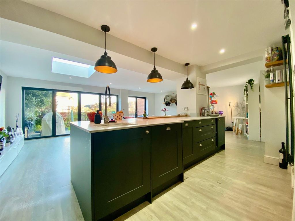 Property photo 3 of 24