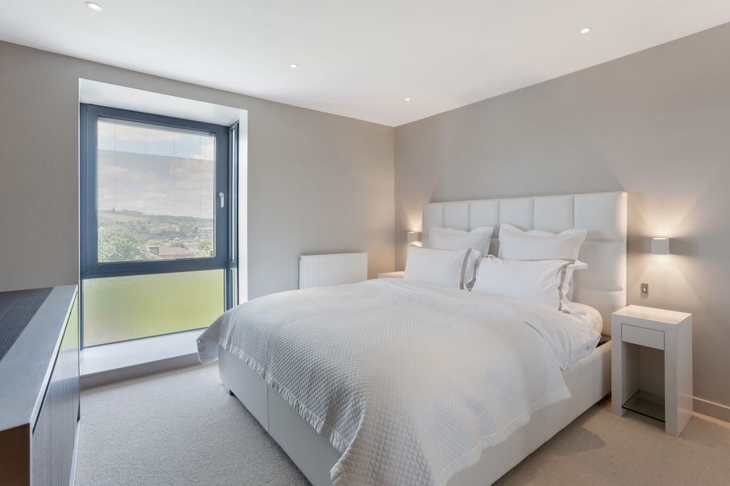 Additional image 6 of 2 bed flat for saleAlexandra Terrace, Guildford GU1