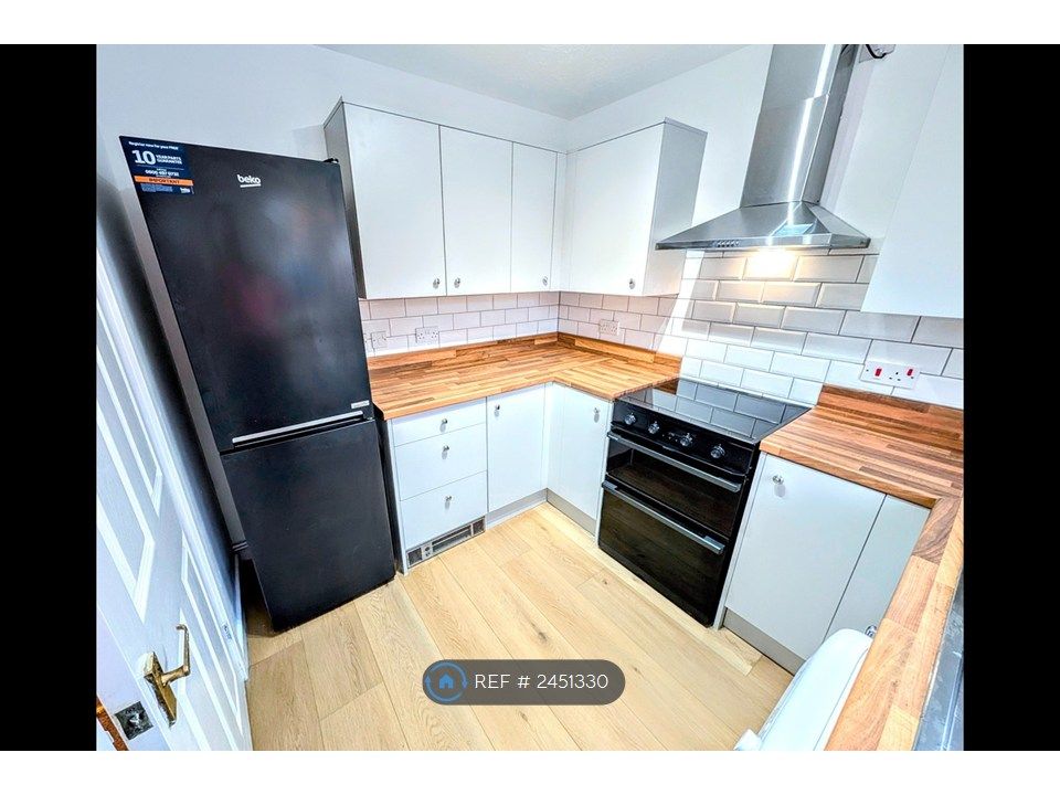 Property photo 2 of 16 Kitchen1