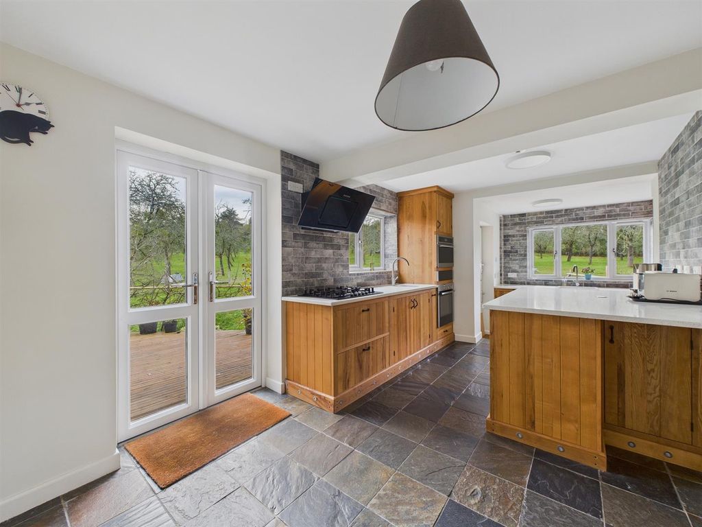 Property photo 3 of 31 Cam03972G0-Pr0206-Still019.Jpg