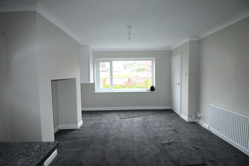 Property photo 3 of 9 Lounge