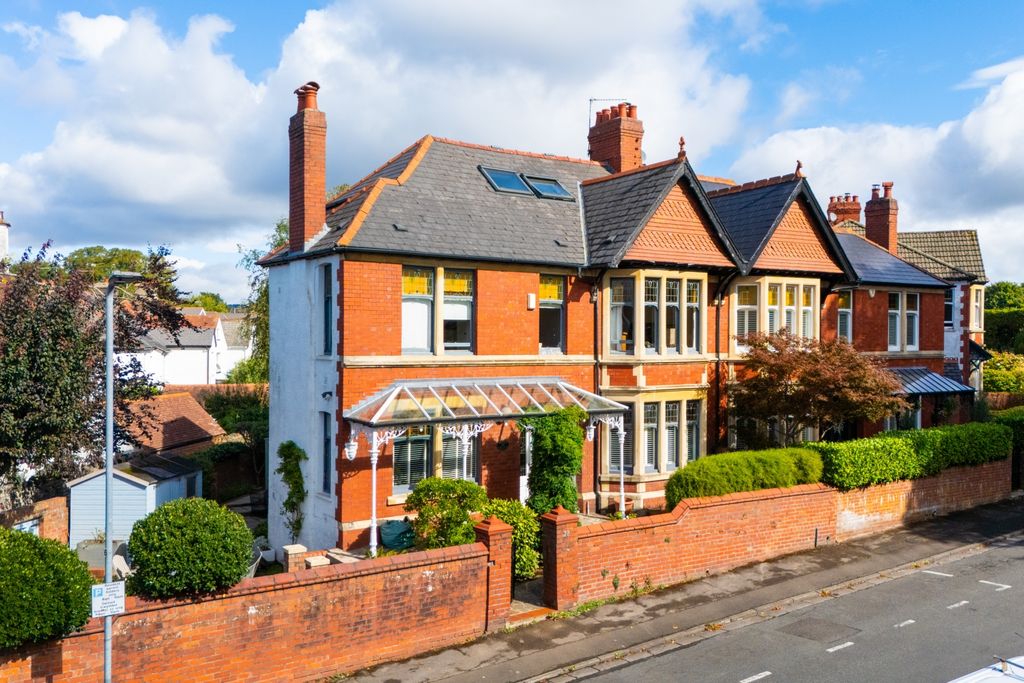 Property photo 1 of 68 Award-Winning Media Team On Every Listing_69