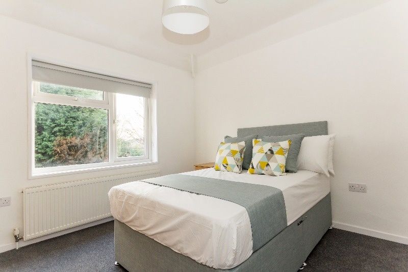 Property photo 3 of 12 Bright And Inviting Double Bedroom Featuring A Com...