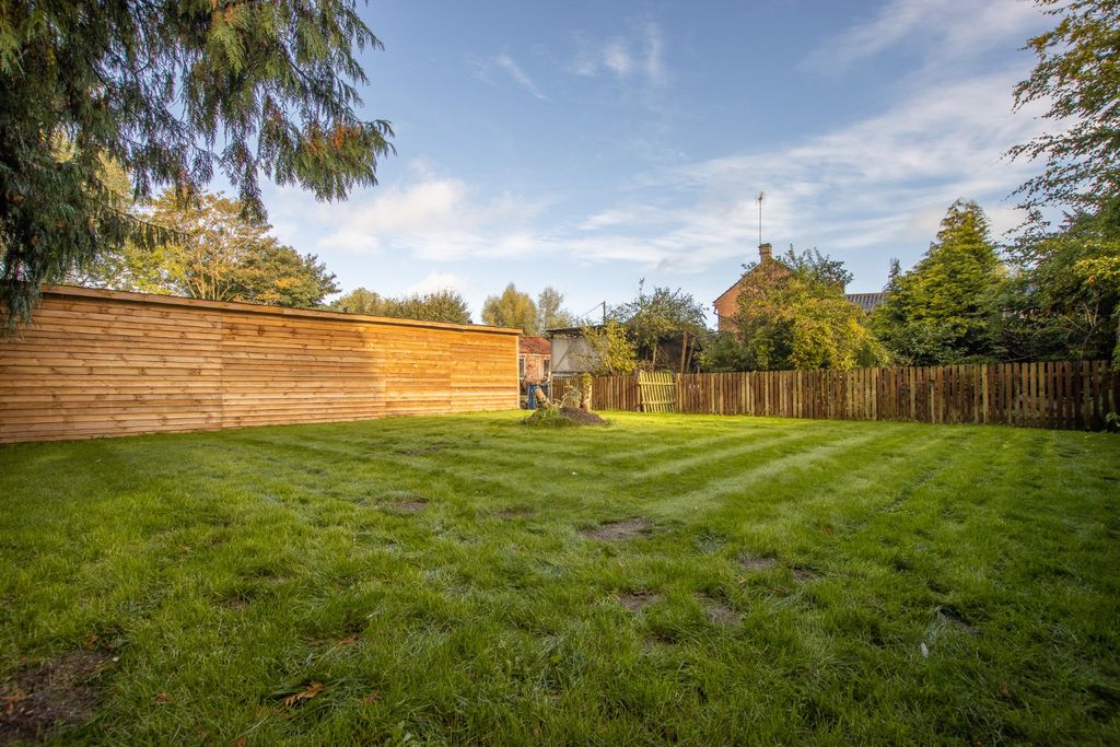 Property photo 3 of 34 3659477