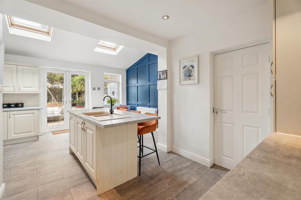 Property photo 2 of 21 52 Ollerton Road_7.Jpg