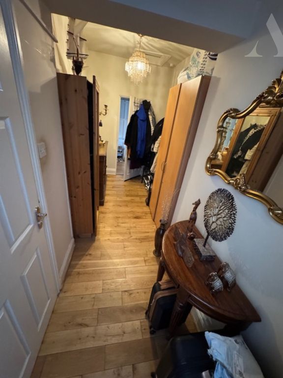 Property photo 3 of 32 650 Church Road Hallway