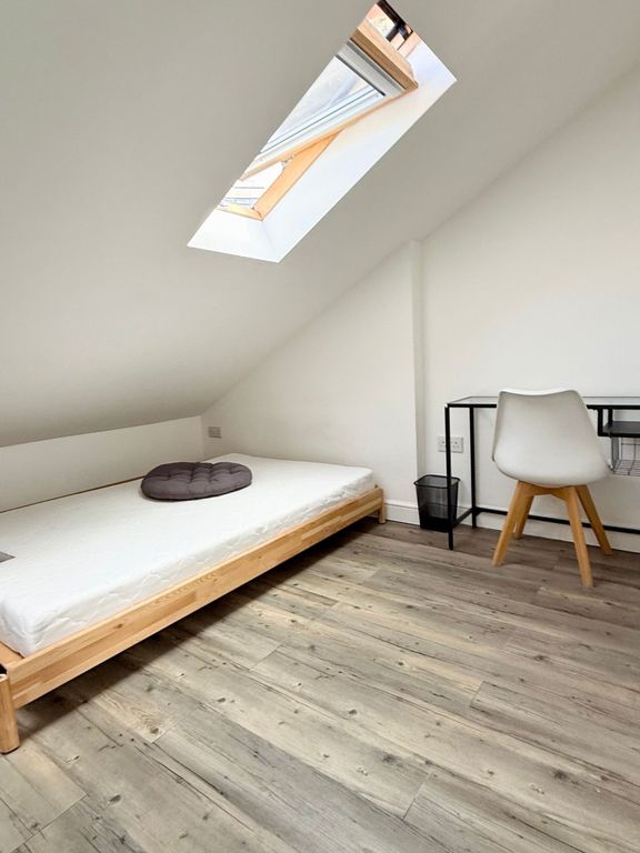 Property photo 1 of 7 A Simple, Clean Bedroom With A Single Bed Under A ...