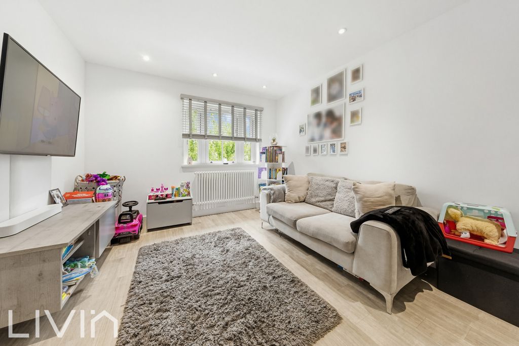 Property photo 3 of 12 3