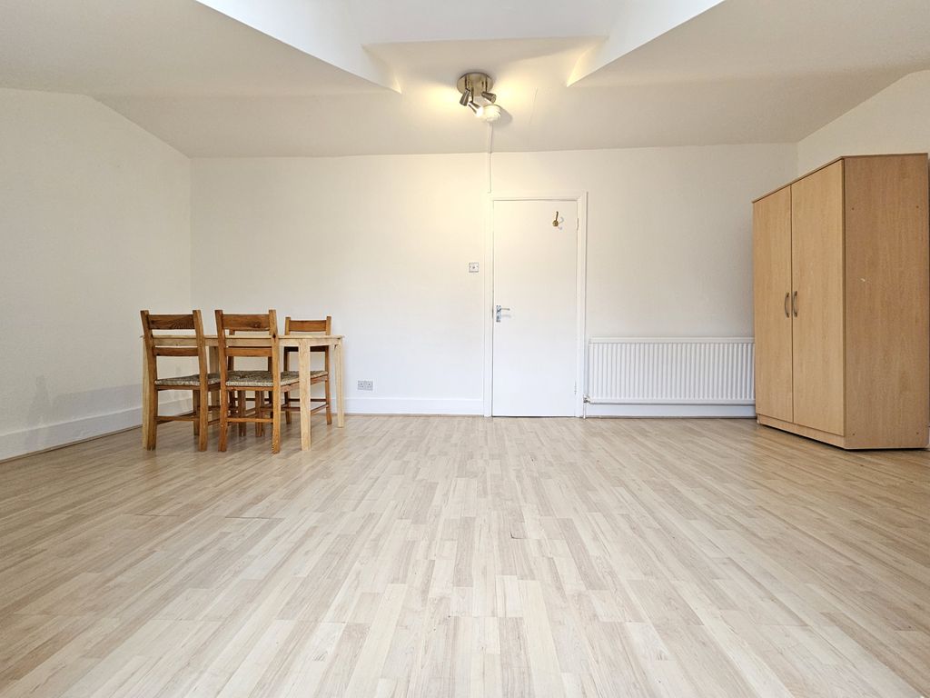 Property photo 2 of 8 Gallery